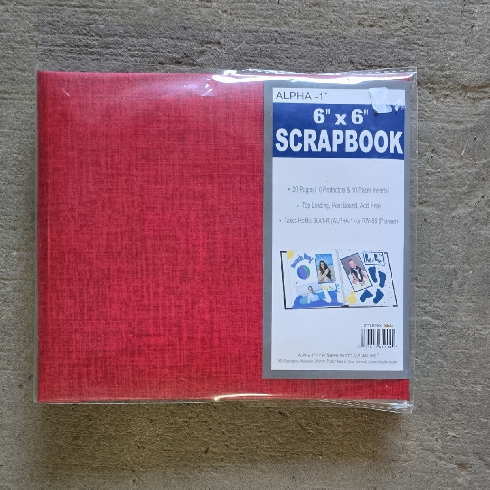 Scrapbook 6" X 6" 20 Pages Red Cover - Picture 1 of 3